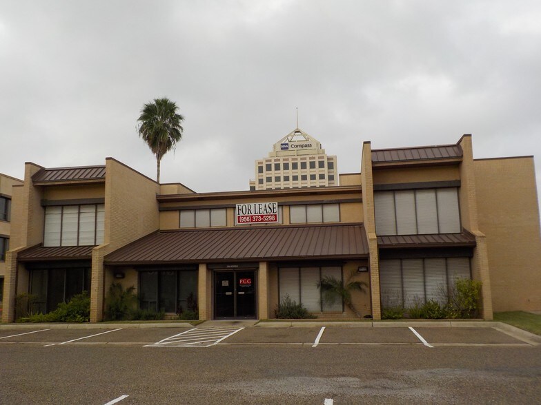 More Photos Of 3700 N 10th St, McAllen Office For Lease