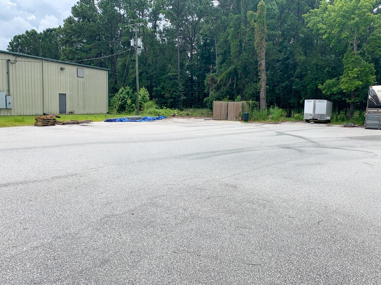 More Photos Of 7421 W Spartan Blvd, Charleston Warehouse For Lease