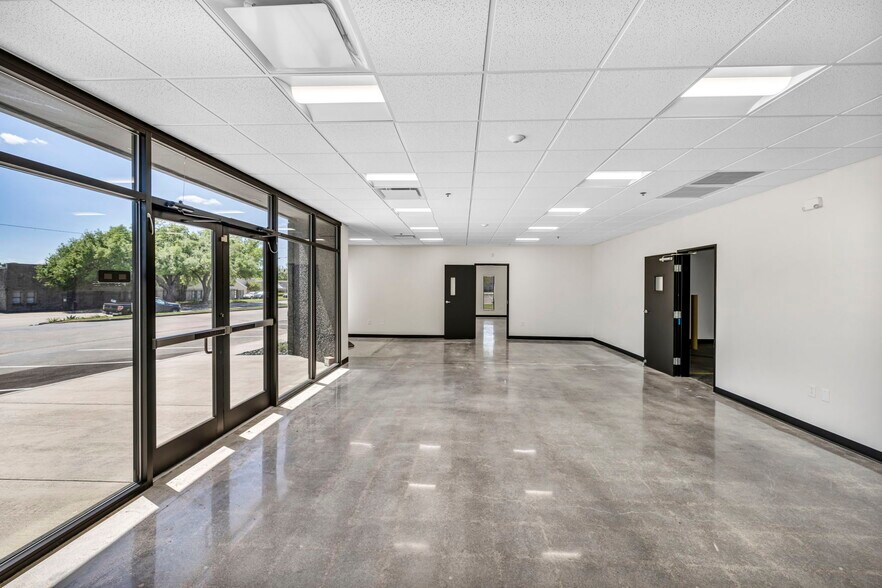 More Photos Of 4806 Commercial Park Dr, Austin Manufacturing For Sale