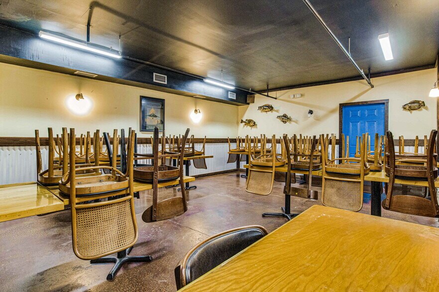 More Photos Of 131 New Warrington Rd, Pensacola Restaurant For Sale