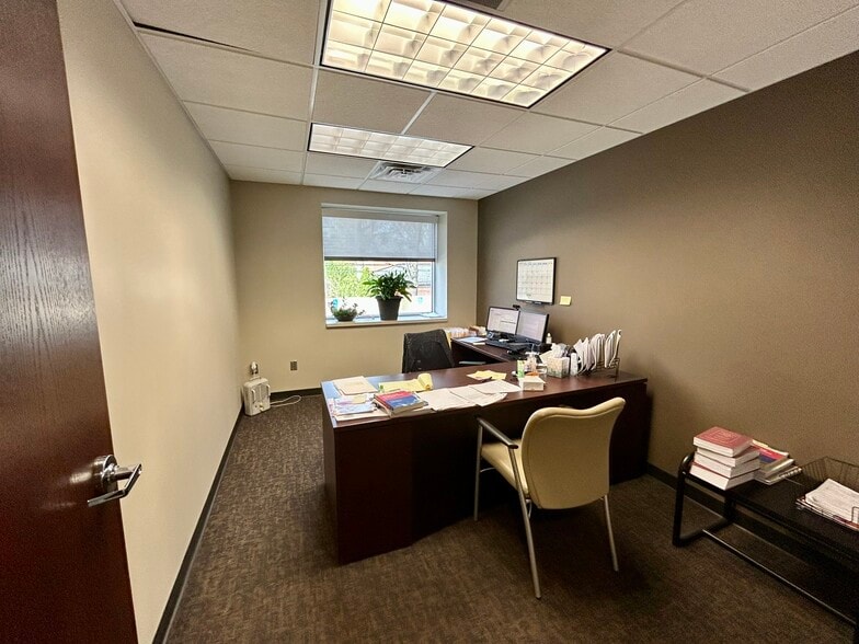 More Photos Of 26075 Woodward Ave, Huntington Woods Office For Lease