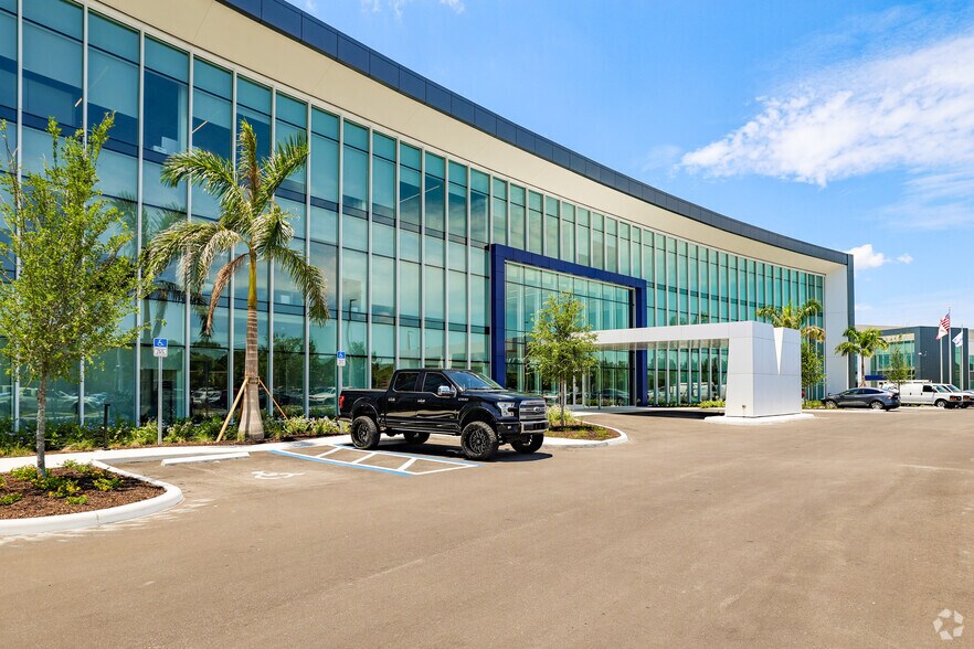 More Photos Of 5010 Air Cargo Rd, Tampa Office For Lease