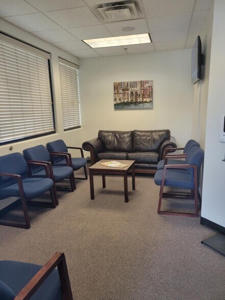 More Photos Of 936 W Chandler Blvd, Chandler Medical For Lease