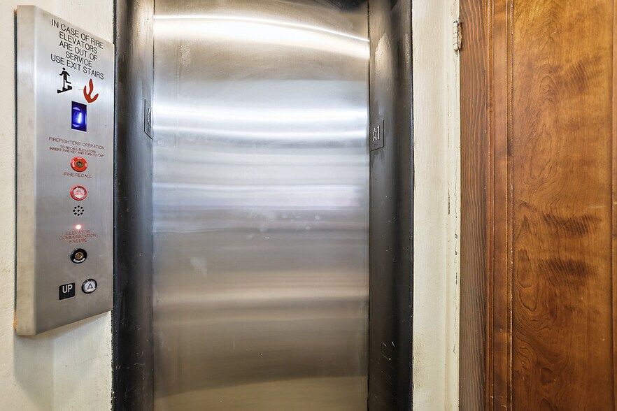 More Photos Of 410 W Main St, Leesburg Office For Sale