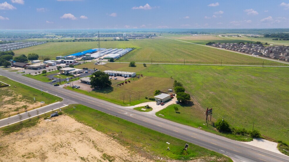 More Photos Of 2000 W San Antonio St, Lockhart Land For Sale