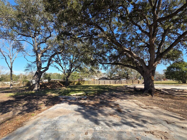 More Photos Of 414 Gordy Rd, Bacliff Land For Lease