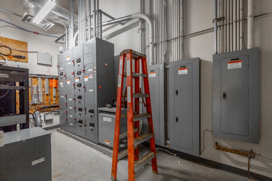 More Photos Of 2800 Riverport Rd, Chattanooga Light Manufacturing For Lease