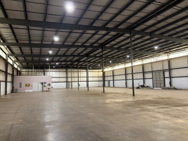 More Photos Of 101 Emmett Rd, Dunn Warehouse For Lease