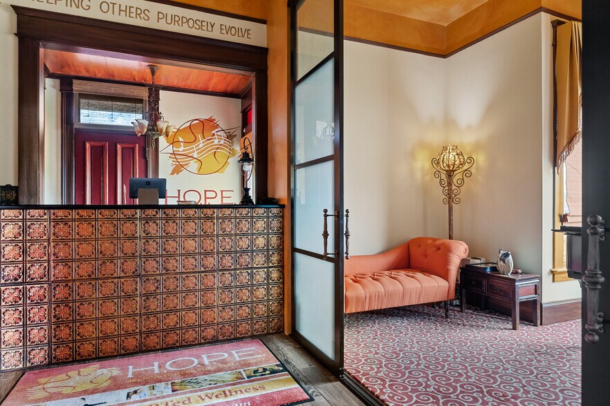 More Photos Of 214 E Olive Ave, Redlands Office For Sale
