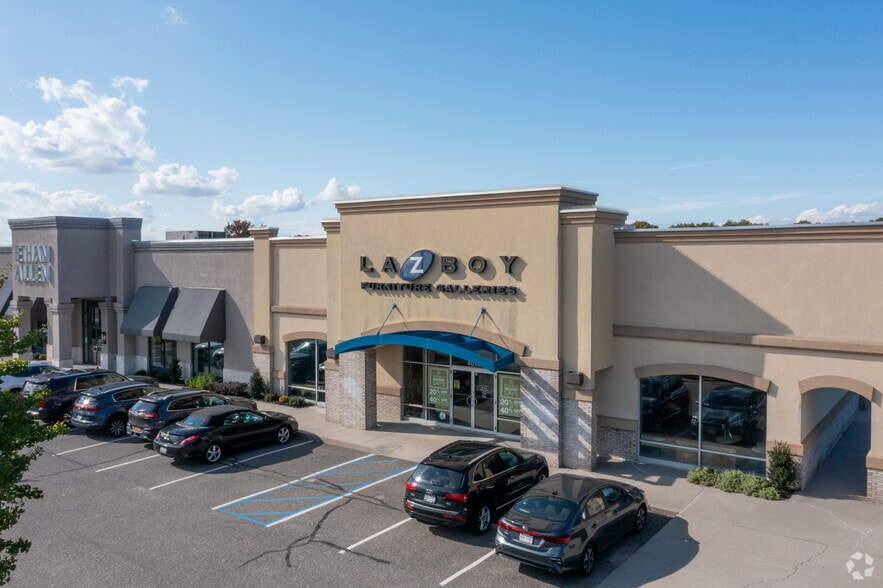 More Photos Of 4016 Nesconset Hwy, East Setauket Freestanding For Lease