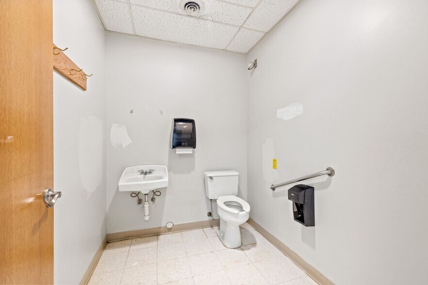 More Photos Of 1637 Mineral Spring Ave, North Providence Medical For Lease