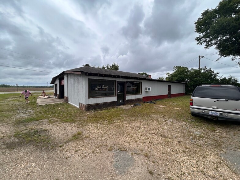 More Photos Of 27348 NC Highway 125, Scotland Neck Auto Repair For Sale