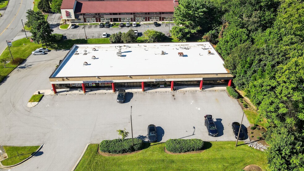 More Photos Of 7304 Parkway Dr, Hanover Freestanding For Lease