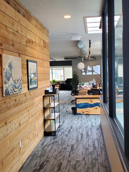 More Photos Of 123 Lake St, Kirkland Storefront For Lease