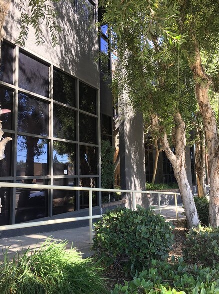 More Photos Of 20941-20945 Devonshire St, Chatsworth Medical For Lease