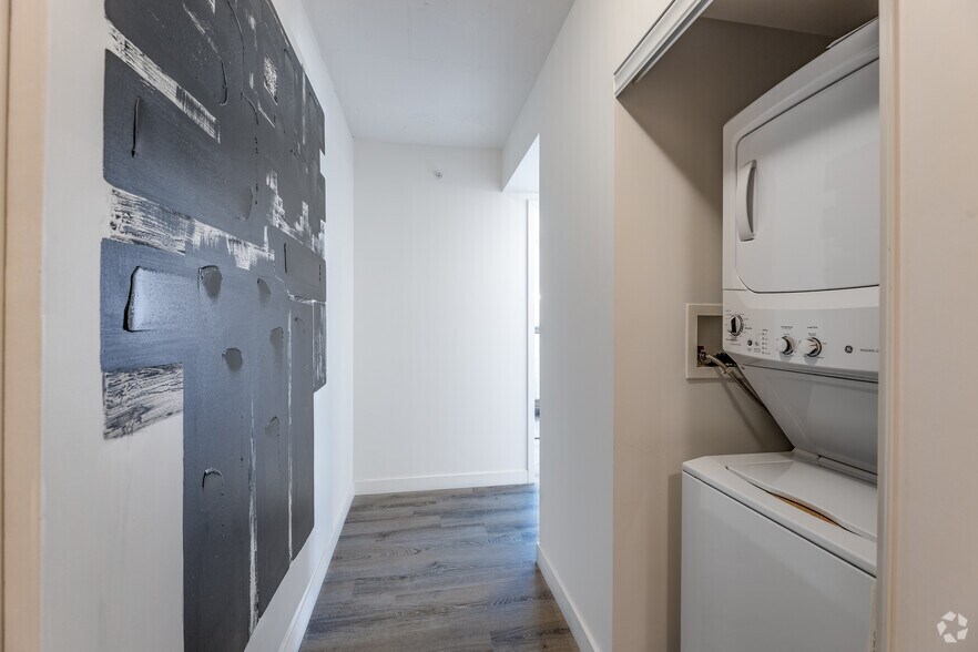 More Photos Of 100 Bond St E, Oshawa Apartments For Lease