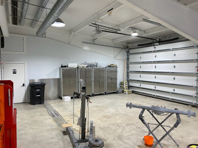 More Photos Of 1141 Pierce St, Clearwater Warehouse For Sale