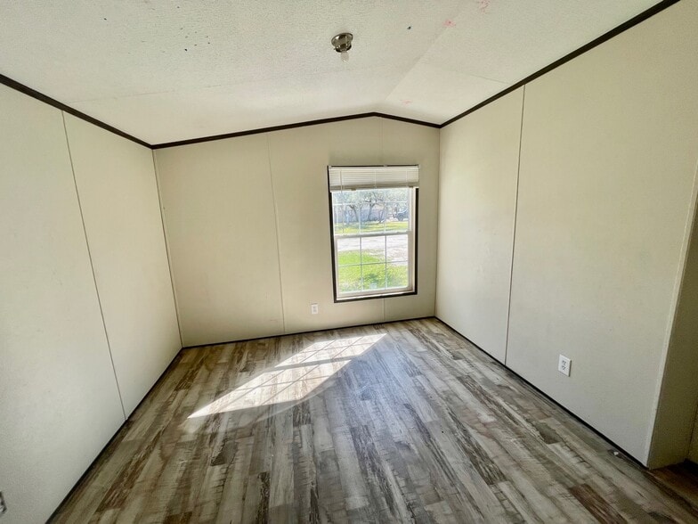 More Photos Of 1524 16th St, Rockport Manufactured Housing Mobile Home Park For Sale