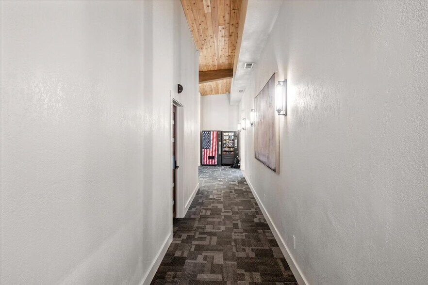More Photos Of 20 2nd Ave E, Kalispell Office For Sale