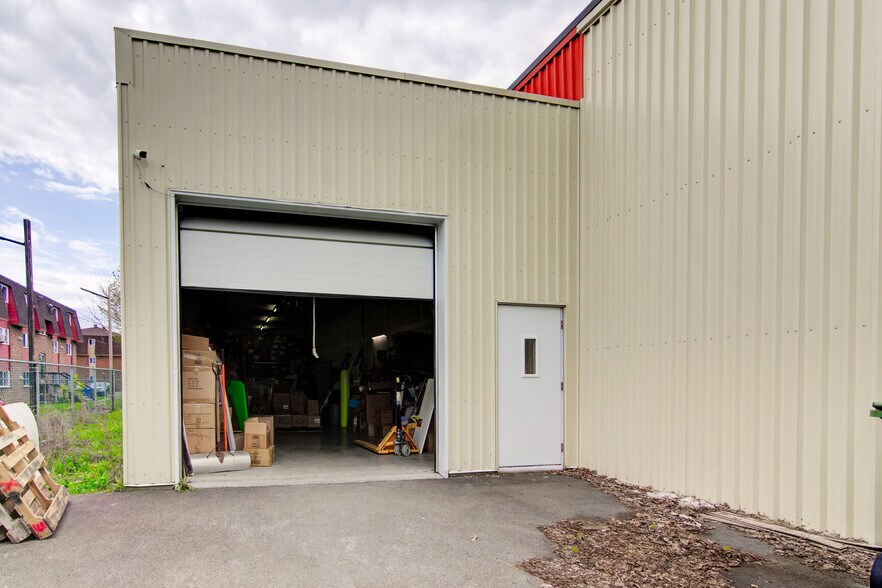 More Photos Of 988 Boul Saint-Jean-Baptiste, Mercier Freestanding For Lease