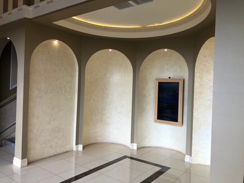 More Photos Of 2900 S Harbor Blvd, Santa Ana Office For Sale