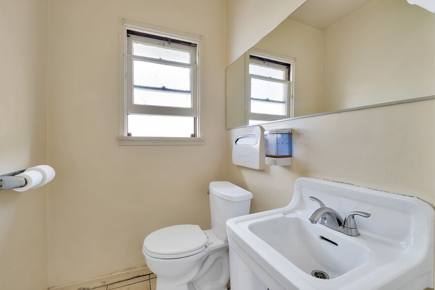 More Photos Of 334 N Central Ave, Glendale Office For Sale