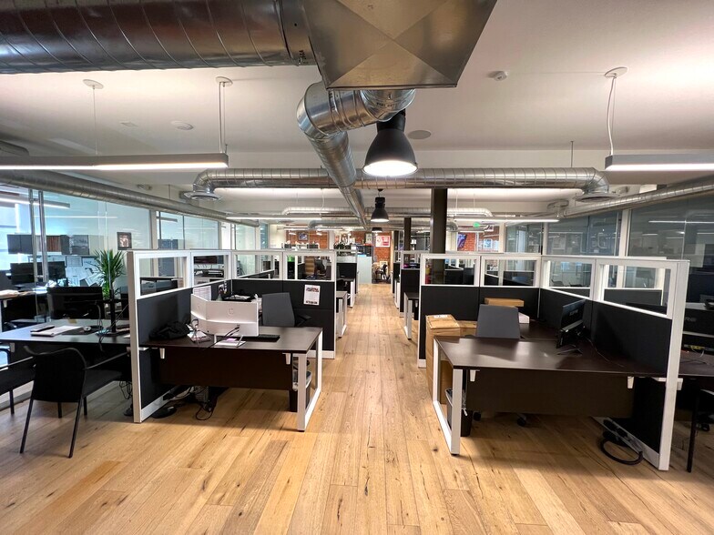 More Photos Of 449 S Beverly, Beverly Hills Office For Sale