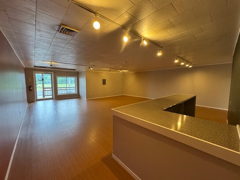 More Photos Of 86 Briggs St, Johnstown Freestanding For Lease