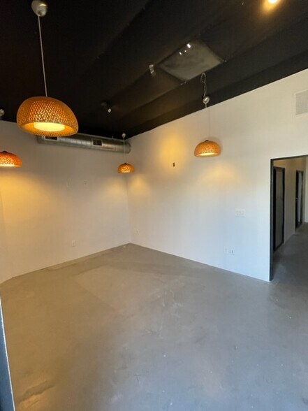 More Photos Of 14758 Keswick St, Van Nuys Light Manufacturing For Lease