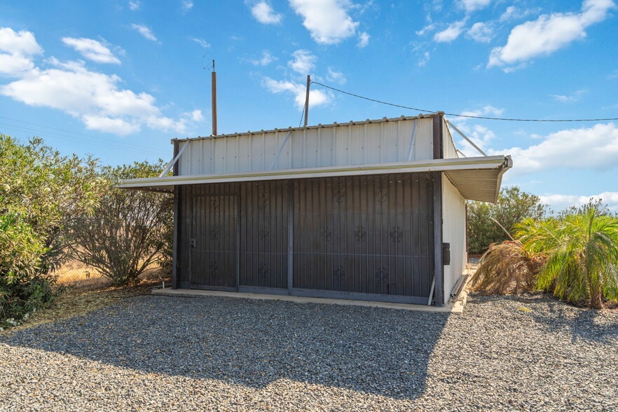 More Photos Of 23259 Avenue 64 Ave, Ducor Warehouse For Sale