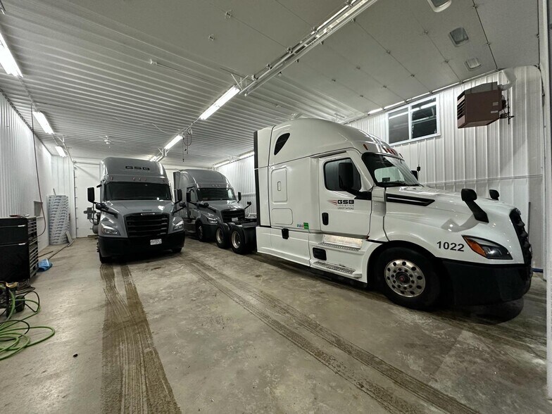 More Photos Of 19660 Stony Island Ave, Lynwood Truck Terminal For Lease
