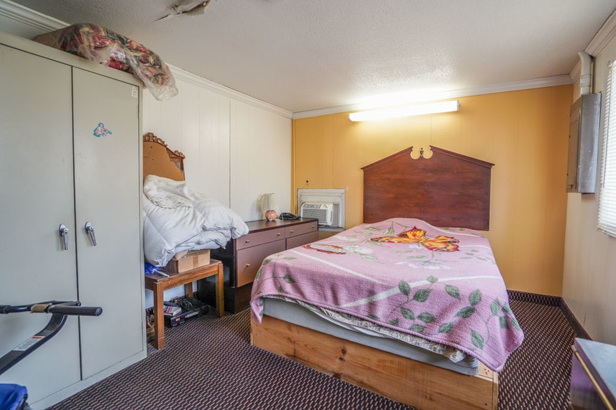 More Photos Of 1408 E Wise St, Bowie Hotel For Sale