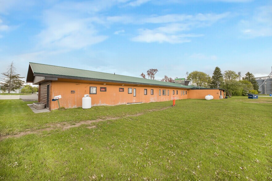 More Photos Of 1665 Whisper Ridge Rd, Ashton Hotel For Sale