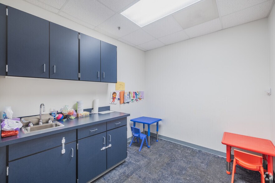 More Photos Of 570 Long Point Rd, Mount Pleasant Medical For Lease