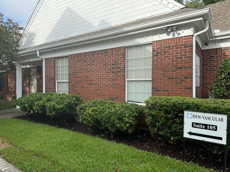 More Photos Of 911 York Dr, DeSoto Medical For Sale