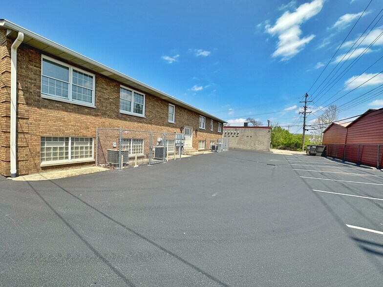 More Photos Of 185 N Brookwood Ave, Hamilton Medical For Lease