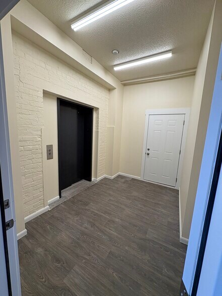 More Photos Of 1549 University Ave W, Saint Paul Office For Lease