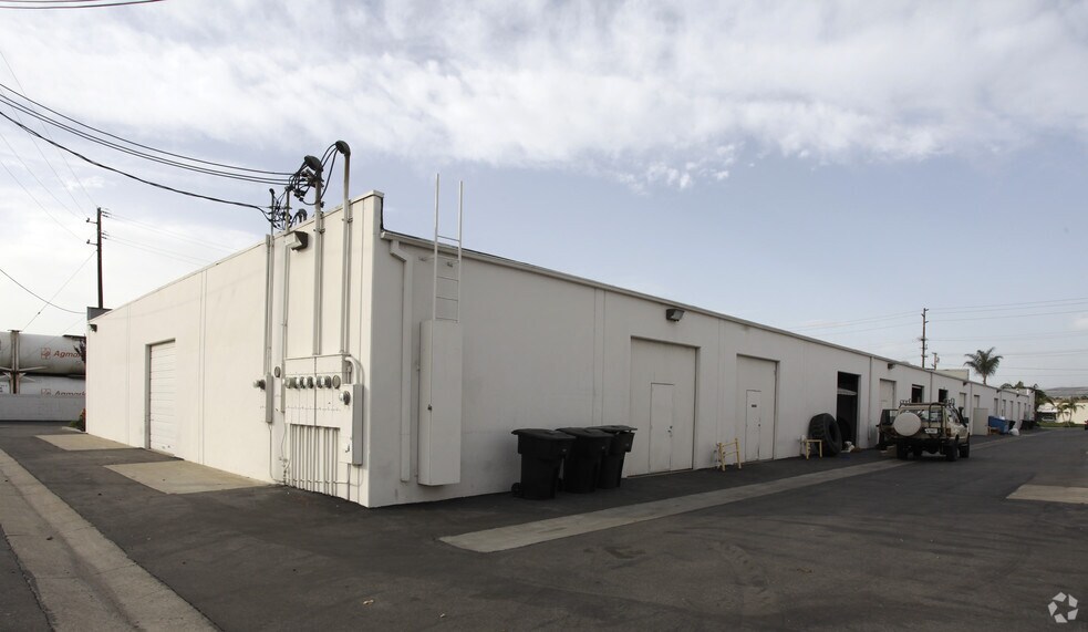More Photos Of 4332-4358 E La Palma Ave, Anaheim Warehouse For Lease