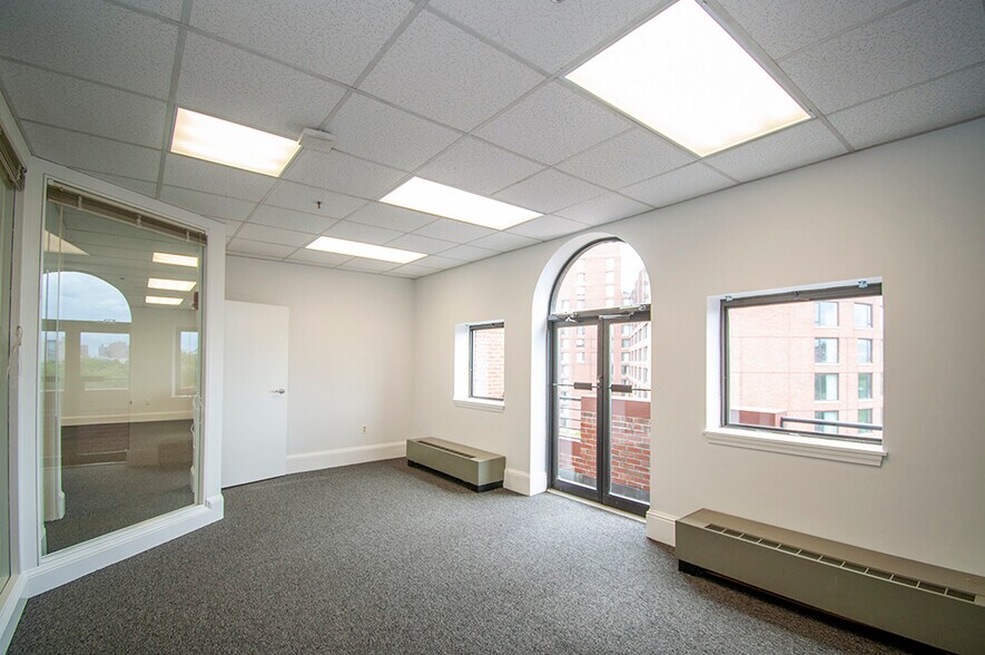 More Photos Of 2 Park Plz, Boston Office For Lease