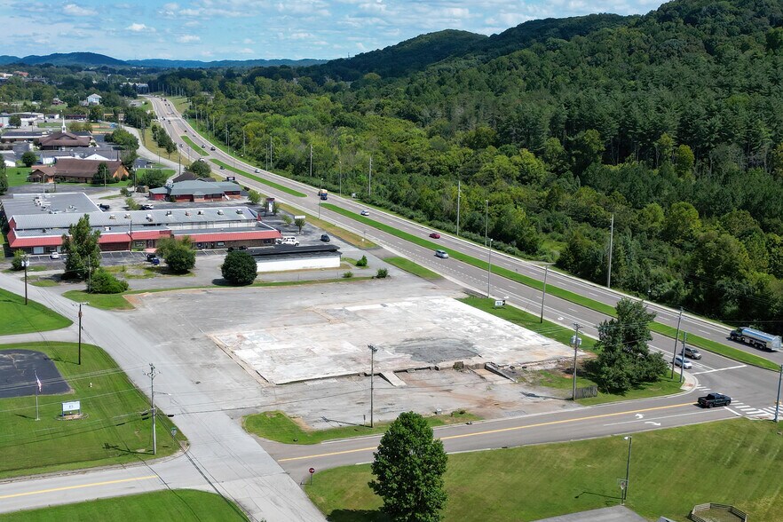 More Photos Of 1990 Oak Ridge Tpke, Oak Ridge Storefront For Sale