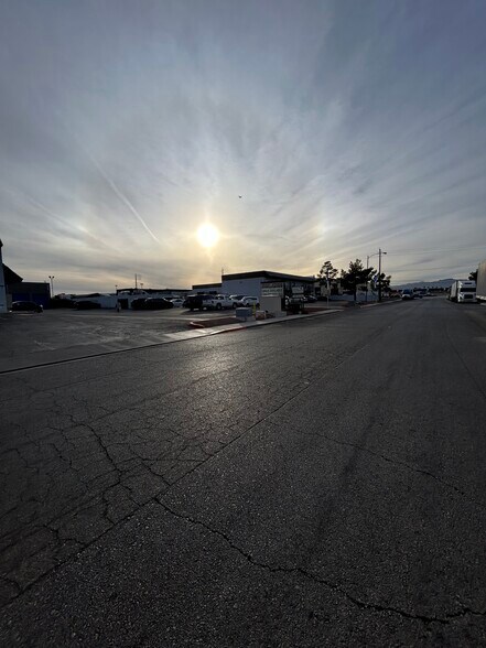 More Photos Of 4045 W Quail Ave, Las Vegas Warehouse For Lease