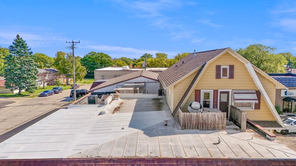 More Photos Of 2703 S Chicago Ave, South Milwaukee General Retail For Sale