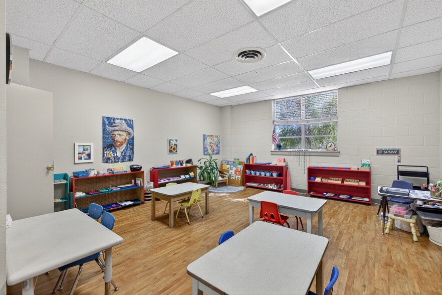 More Photos Of 147 E Hurst Blvd, Hurst Religious Facility For Sale