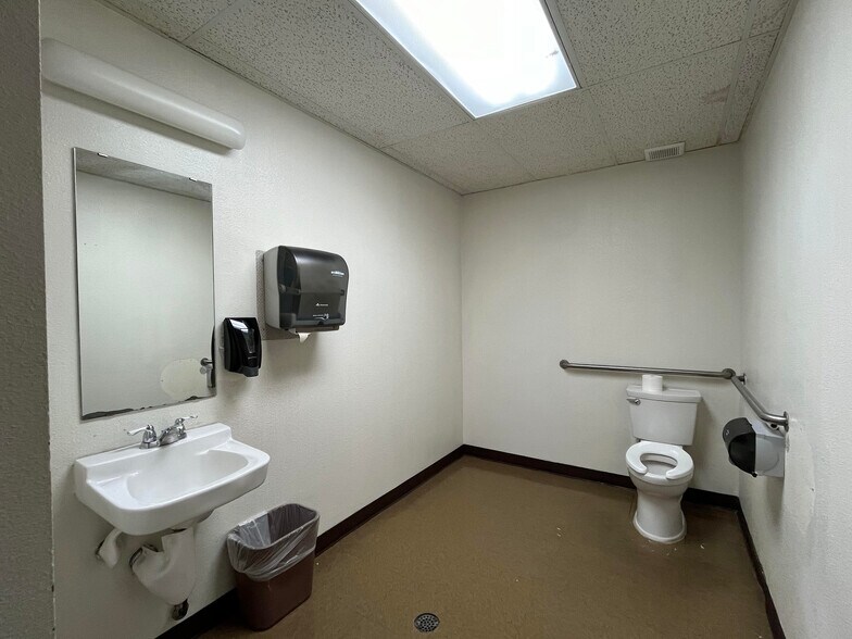 More Photos Of 302 Priest Dr, Killeen Office For Lease