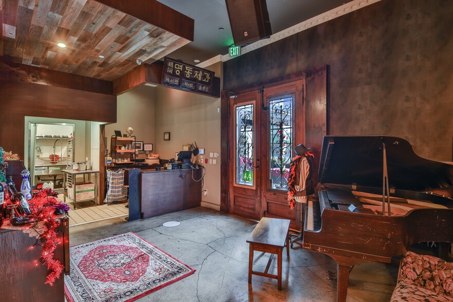 More Photos Of 3600 Wilshire Blvd, Los Angeles Office For Lease