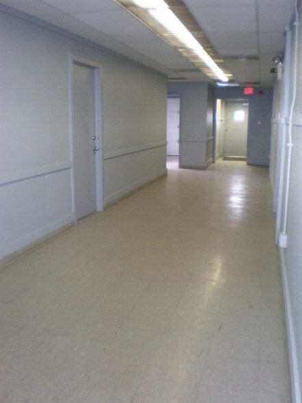 More Photos Of 11-21 N Skokie Hwy, Lake Bluff Office For Lease