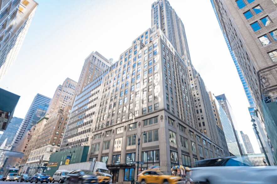 More Photos Of 521 Fifth Ave, New York Coworking Space