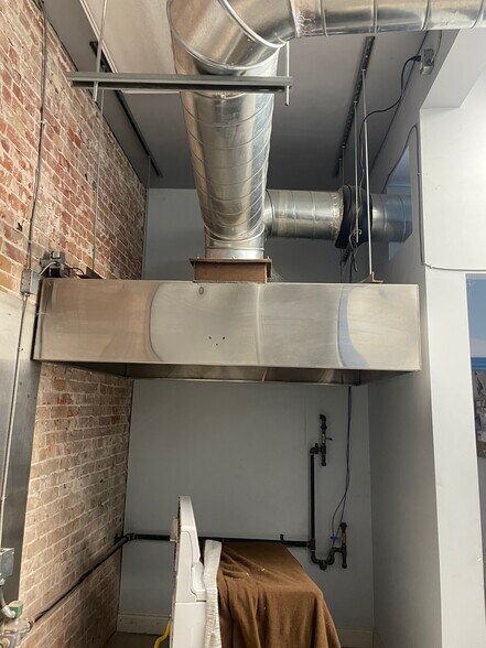 More Photos Of 198 King St W, Prescott General Retail For Lease