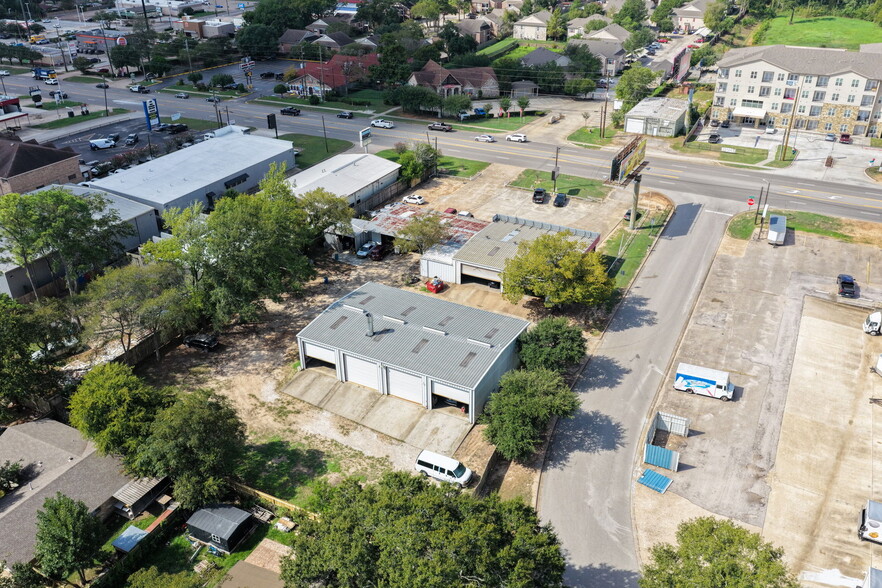 More Photos Of 2214 N Frazier St, Conroe Auto Repair For Sale