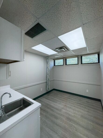 More Photos Of 1140 Independence Ave, Marion Medical For Lease
